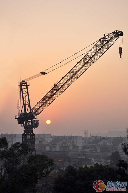 LY.COM-乐鱼(中国)新型动臂式塔机D650试制成功